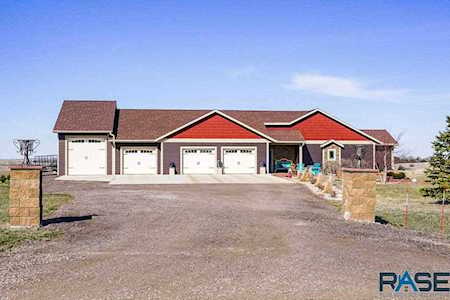 26177 Sunset Bluff Dr Canistota, SD 57012
