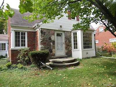22331 Ann Arbor Trl Dearborn Heights, MI 48127
