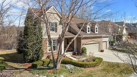 6144 Strawberry Circle Commerce Twp, MI 48382