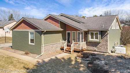10742 Oxbow Heights Dr White Lake Twp, MI 48386