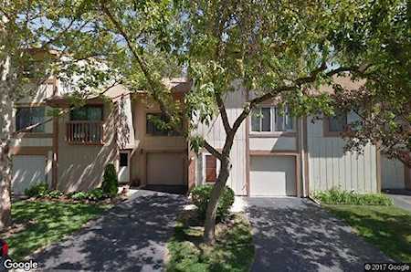 810 Overland Trl Roselle, IL 60172