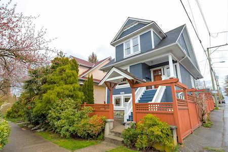 2724 Carolina Street Vancouver, BC V5T 3T2