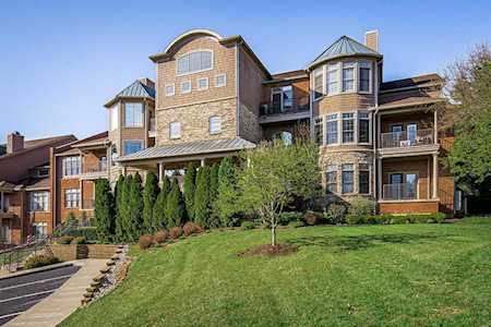 5220 Indian Woods Dr #104 Louisville, KY 40207