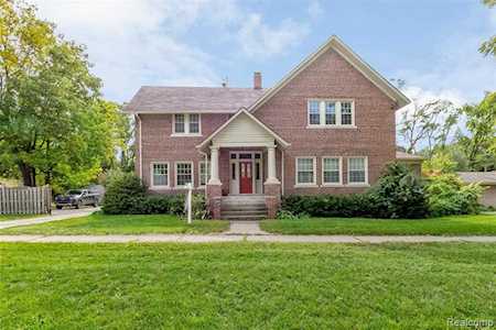 27523 6 Mile Rd Livonia, MI 48152