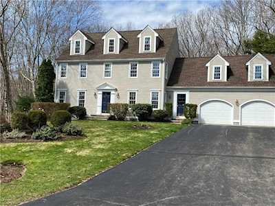 23 Aspen Ln Smithfield, RI 02828