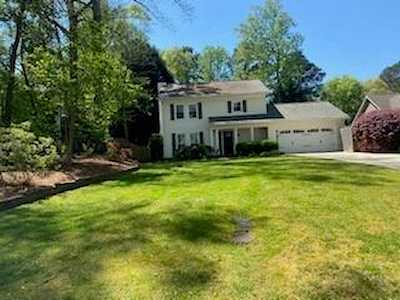 6006 Lanier Heights Circle Buford, GA 30518