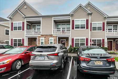 52 Wexford Lane Oceanside, NY 11572