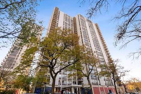 1360 N Sandburg Terrace #1110C Chicago, IL 60610