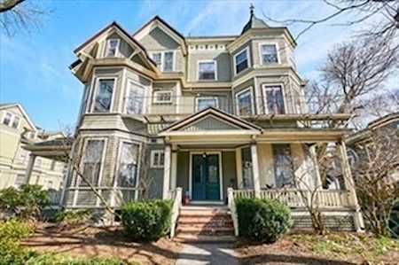 72 Cypress St #4 Brookline, MA 02445