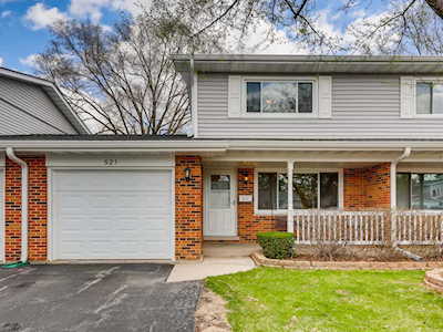 521 Queens Ct Schaumburg, IL 60193