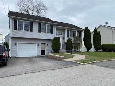 35 Ricci Dr North Providence, RI 02911