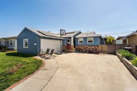 10414 Ferina Street Bellflower, CA 90706