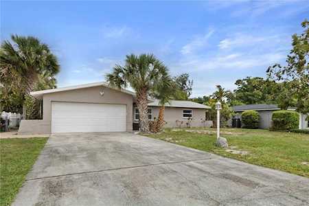 595 Lois Ln Belleair Bluffs, FL 33770