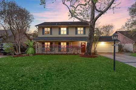 12515 Queensbury Ln Houston, TX 77024