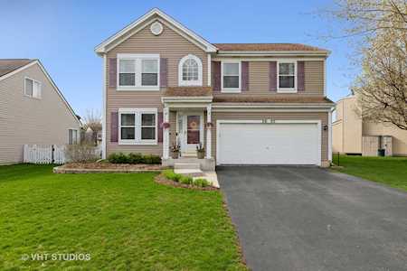 2650 Waterford Ln Lake In The Hills, IL 60156