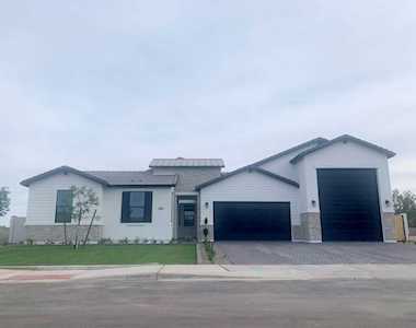 1368 E Fortuna Court San Tan Valley, AZ 85140