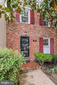 7702 Tiverton Dr Springfield, VA 22152