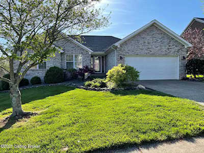 4704 Chenwood Ln Louisville, KY 40299