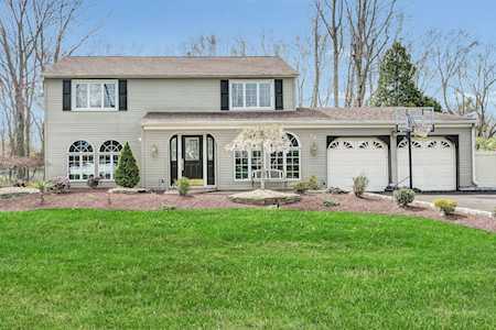 54 Maxwell Ln Manalapan, NJ 07726