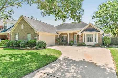 2127 Shaly Breeze Ln League City, TX 77573