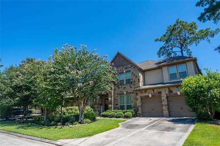 26 Clare Point Dr Magnolia, TX 77354