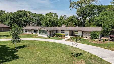 506 S Clear Creek Dr Friendswood, TX 77546
