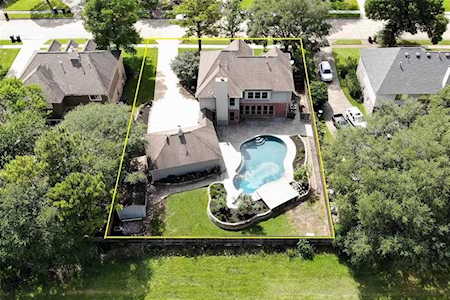 1205 Twin Oaks St Friendswood, TX 77546