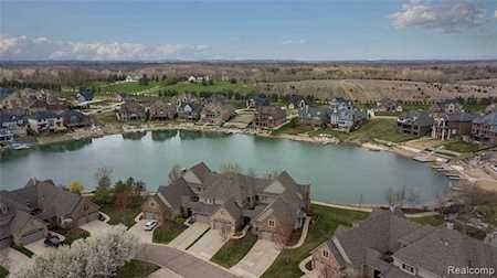 10805 Sparkling Waters Ct #26 Green Oak Twp, MI 48178