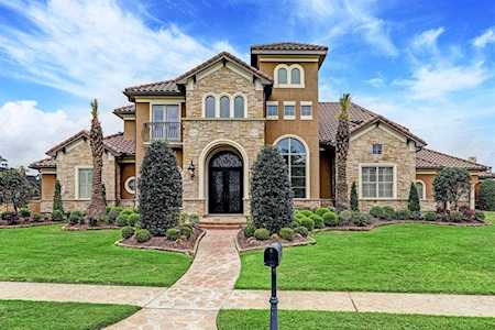901 Timber Creek Ct Friendswood, TX 77546