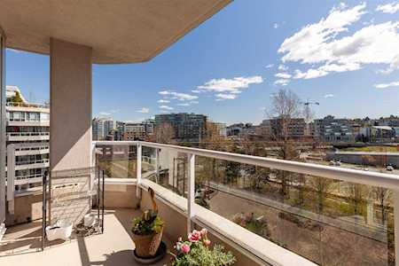 522 Moberly Road #809 Vancouver, BC V5Z 4G4