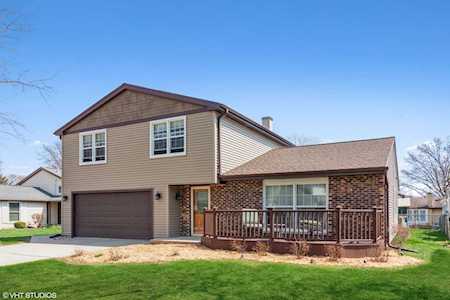 587 Carriageway Dr Buffalo Grove, IL 60089