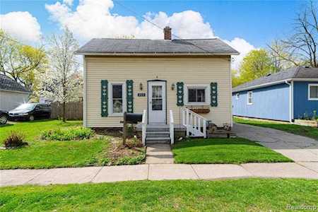 213 W Elizabeth St Fenton, MI 48430