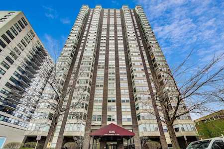 525 W Hawthorne Place #806 Chicago, IL 60657