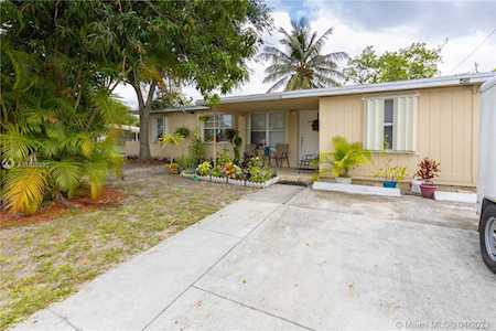 4240 SW 40th St West Park, FL 33023
