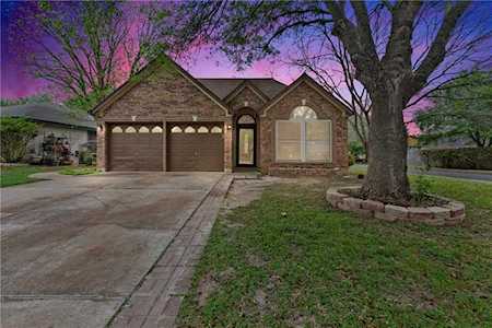 10811 Watchful Fox DR Austin, TX 78748