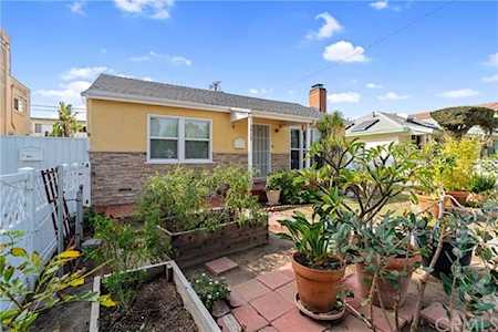 3929 Bentley Avenue Culver City, CA 90232