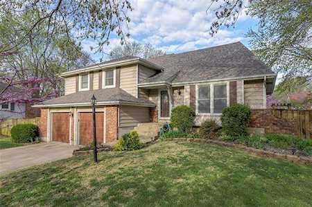 410 N Jefferson St Raymore, MO 64083