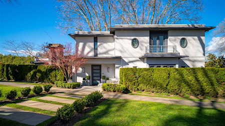 3998 W 8th Avenue Vancouver, BC V6R 0A2