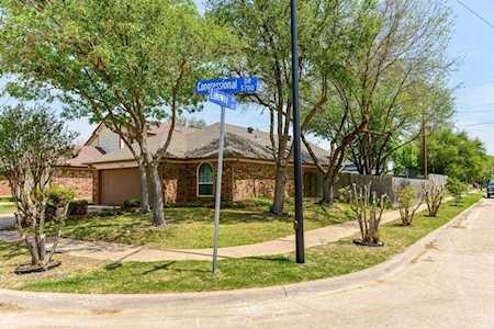 5719 Congressional Drive Arlington, TX 76018