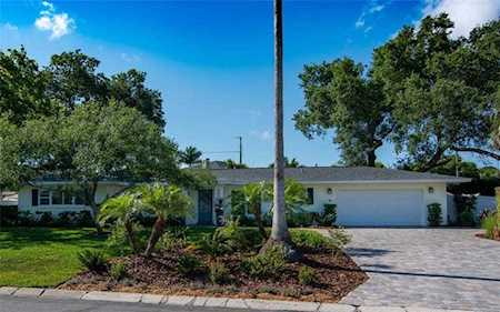 801 Osceola Rd Belleair, FL 33756