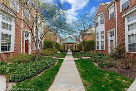 162 S Georgetown Square #77 Royal Oak, MI 48067