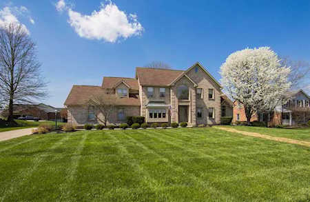 8277 Woodcreek Dr Florence, KY 41042