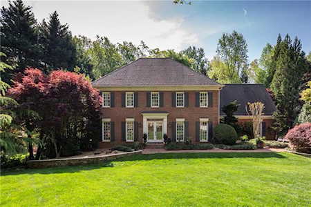 7725 Dunvegan Close Sandy Springs, GA 30350