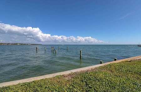 7310 Sunshine Skyway Ln S #113 St Petersburg, FL 33711