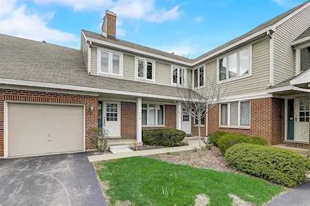 1556 Courtland Dr Arlington Heights, IL 60004