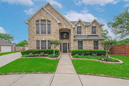 202 Brook Forest Trl Sugar Land, TX 77478