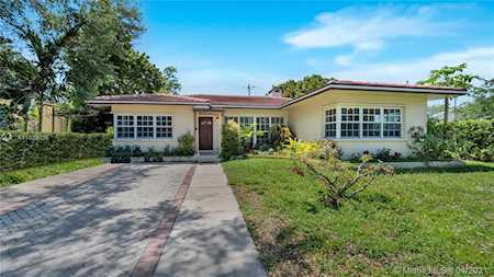 10290 NE 2nd Ave Miami Shores, FL 33138