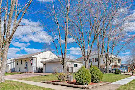 305 Hillside Dr Streamwood, IL 60107