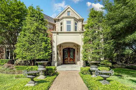 255 Hedwig Rd Piney Point Village, TX 77024
