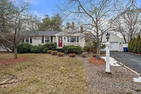 42 Bradford Rd Braintree, MA 02184